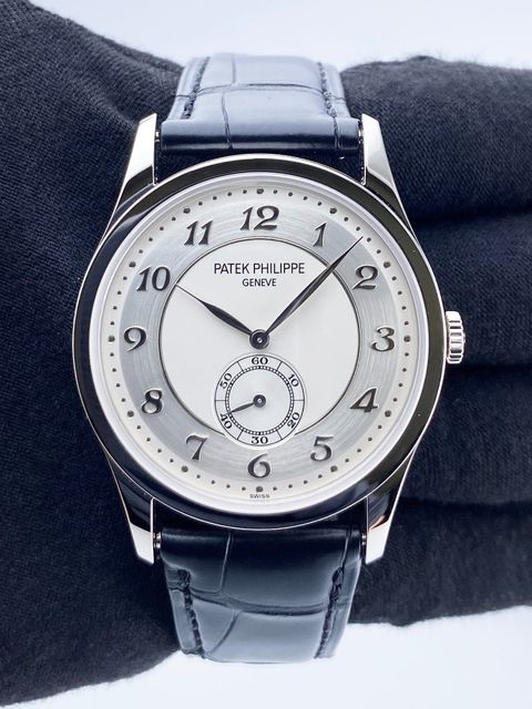 Patek Philippe Calatrava 5196P-001 Image 3
